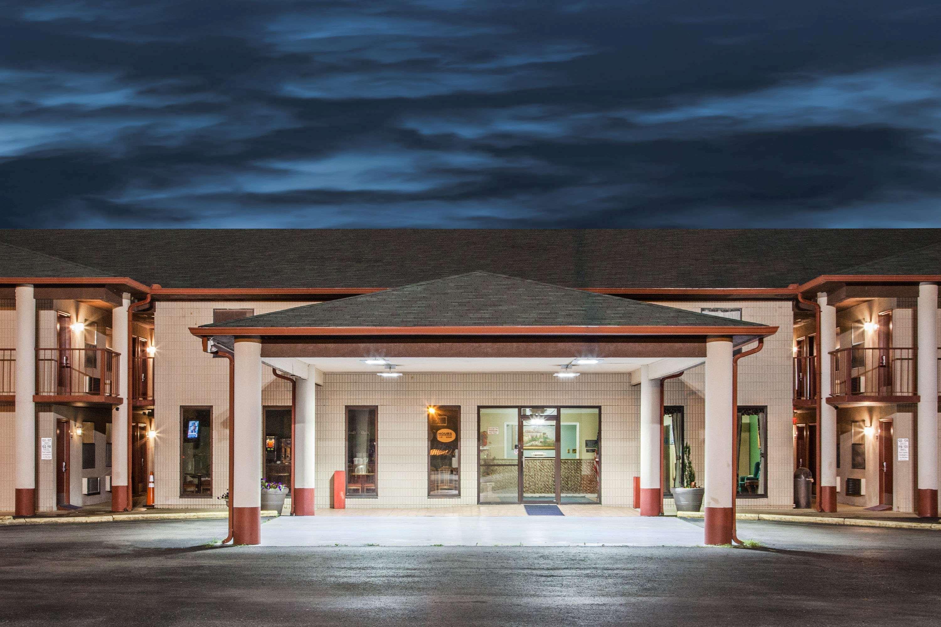 Super 8 By Wyndham Malvern المظهر الخارجي الصورة
